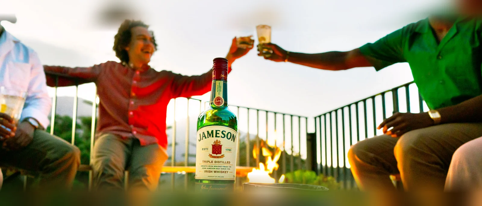 Jameson: brindis entre amigos